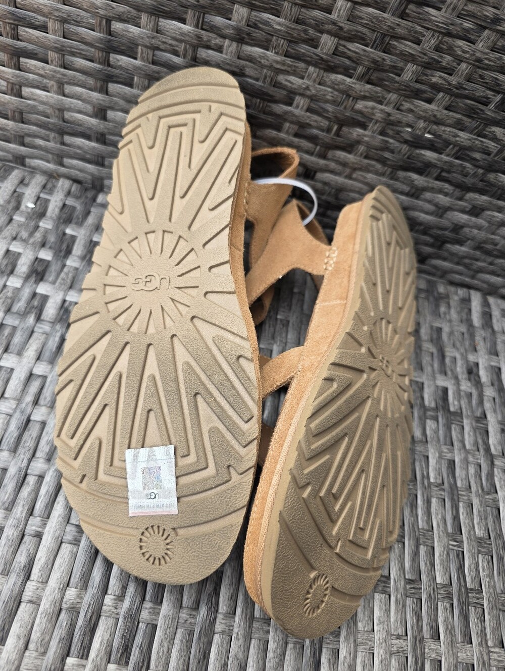 UGG GoldenGaze Toe Post Sandal Chestnut Brown Suede Leather Women’s Size 9 - Picture 5 of 7